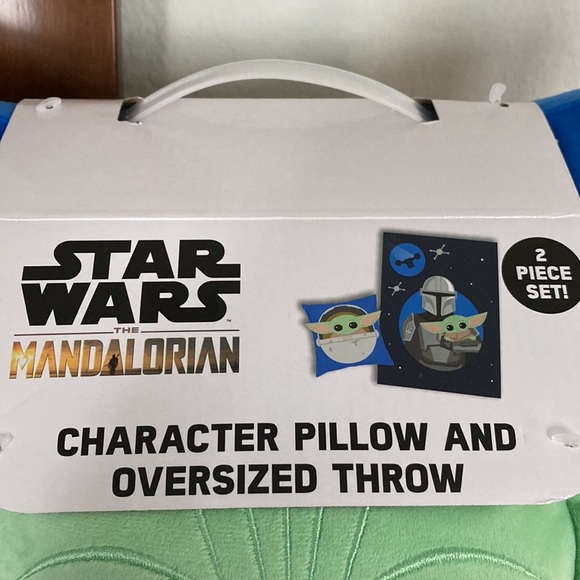 Star Wars Mandalorian Character Pillow and Oversized Throw - Picture 3 of 12